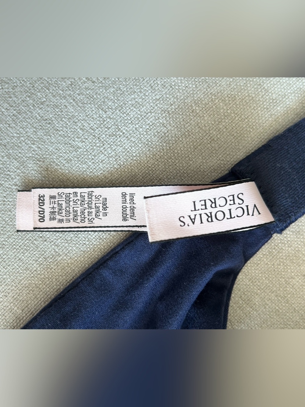 VS adjustable strap lined Demi bra sz 32D - Picture 8 of 9